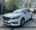 Белый Хендай Соната, объемом двигателя 2 л и пробегом 229 тыс. км за 12500 $, фото 1 на Automoto.ua