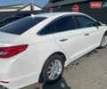Белый Хендай Соната, объемом двигателя 2 л и пробегом 198 тыс. км за 12200 $, фото 1 на Automoto.ua