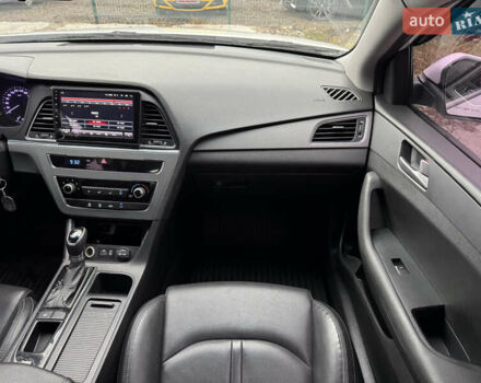 Белый Хендай Соната, объемом двигателя 2 л и пробегом 355 тыс. км за 9900 $, фото 13 на Automoto.ua