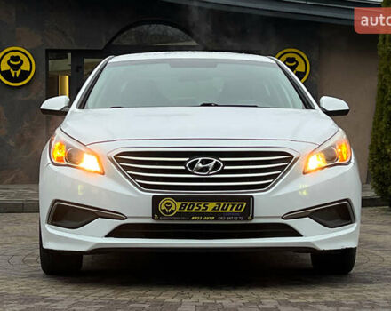 Белый Хендай Соната, объемом двигателя 2.36 л и пробегом 123 тыс. км за 9200 $, фото 1 на Automoto.ua