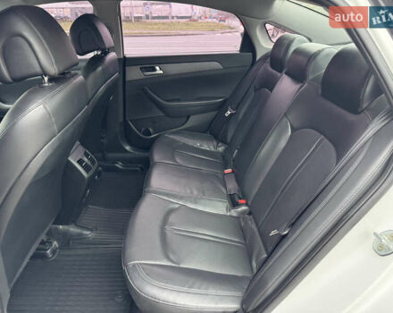 Белый Хендай Соната, объемом двигателя 2 л и пробегом 355 тыс. км за 9900 $, фото 28 на Automoto.ua