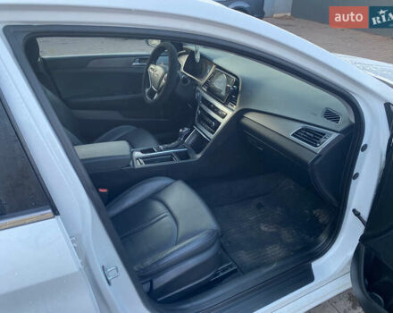 Белый Хендай Соната, объемом двигателя 2 л и пробегом 190 тыс. км за 11500 $, фото 6 на Automoto.ua