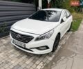 Белый Хендай Соната, объемом двигателя 2 л и пробегом 380 тыс. км за 6000 $, фото 1 на Automoto.ua