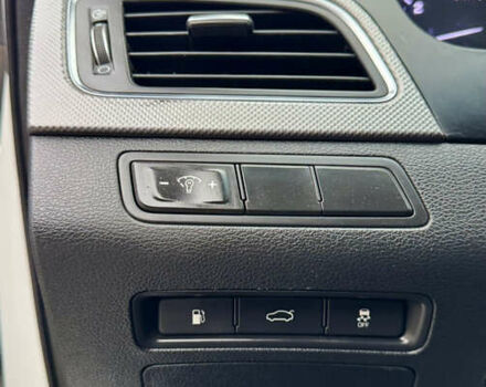 Белый Хендай Соната, объемом двигателя 2 л и пробегом 355 тыс. км за 9900 $, фото 24 на Automoto.ua