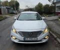 Белый Хендай Соната, объемом двигателя 2 л и пробегом 500 тыс. км за 6398 $, фото 1 на Automoto.ua