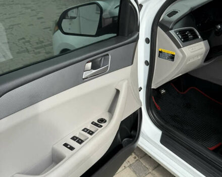 Белый Хендай Соната, объемом двигателя 2.36 л и пробегом 195 тыс. км за 8850 $, фото 12 на Automoto.ua