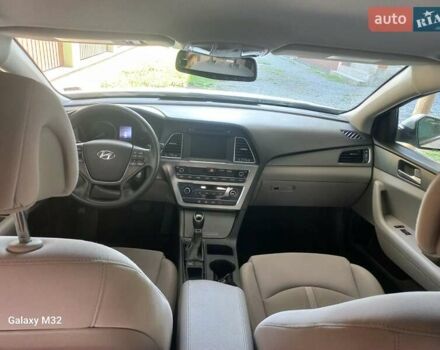 Белый Хендай Соната, объемом двигателя 2.36 л и пробегом 115 тыс. км за 10700 $, фото 3 на Automoto.ua