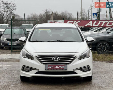 Белый Хендай Соната, объемом двигателя 2 л и пробегом 355 тыс. км за 9900 $, фото 1 на Automoto.ua