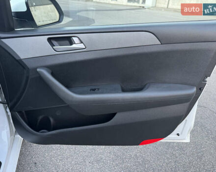 Білий Хендай Соната, об'ємом двигуна 2 л та пробігом 161 тис. км за 9999 $, фото 15 на Automoto.ua