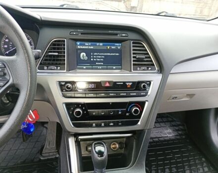 Белый Хендай Соната, объемом двигателя 2.4 л и пробегом 152 тыс. км за 10200 $, фото 12 на Automoto.ua