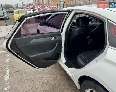 Белый Хендай Соната, объемом двигателя 2 л и пробегом 355 тыс. км за 9900 $, фото 25 на Automoto.ua
