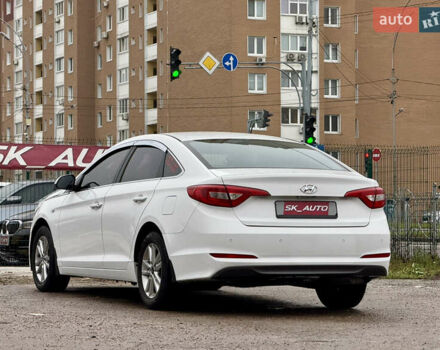 Белый Хендай Соната, объемом двигателя 2 л и пробегом 355 тыс. км за 9900 $, фото 7 на Automoto.ua