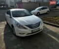 Белый Хендай Соната, объемом двигателя 2 л и пробегом 390 тыс. км за 4800 $, фото 1 на Automoto.ua