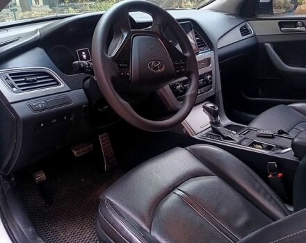 Білий Хендай Соната, об'ємом двигуна 2 л та пробігом 420 тис. км за 9500 $, фото 3 на Automoto.ua