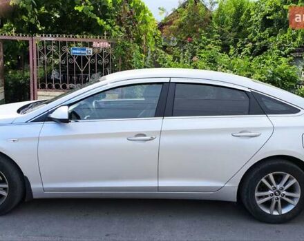 Белый Хендай Соната, объемом двигателя 2 л и пробегом 221 тыс. км за 12000 $, фото 2 на Automoto.ua