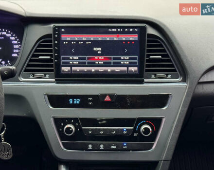 Белый Хендай Соната, объемом двигателя 2 л и пробегом 355 тыс. км за 9900 $, фото 15 на Automoto.ua