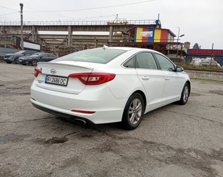 Белый Хендай Соната, объемом двигателя 2.4 л и пробегом 152 тыс. км за 10200 $, фото 4 на Automoto.ua