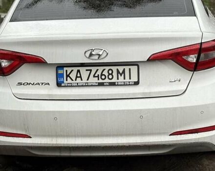 Белый Хендай Соната, объемом двигателя 2 л и пробегом 300 тыс. км за 9000 $, фото 3 на Automoto.ua
