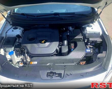 Білий Хендай Соната, об'ємом двигуна 2 л та пробігом 206 тис. км за 7500 $, фото 3 на Automoto.ua