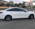 Белый Хендай Соната, объемом двигателя 2 л и пробегом 300 тыс. км за 9000 $, фото 1 на Automoto.ua