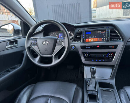 Білий Хендай Соната, об'ємом двигуна 2 л та пробігом 161 тис. км за 9999 $, фото 31 на Automoto.ua