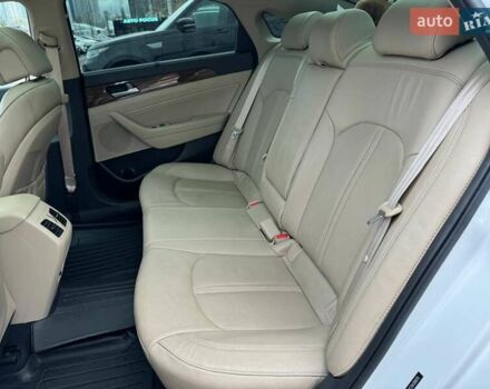 Белый Хендай Соната, объемом двигателя 2.36 л и пробегом 117 тыс. км за 12990 $, фото 9 на Automoto.ua