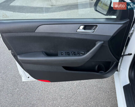 Білий Хендай Соната, об'ємом двигуна 2 л та пробігом 161 тис. км за 9999 $, фото 25 на Automoto.ua