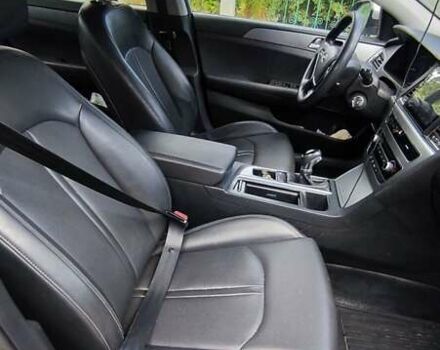 Белый Хендай Соната, объемом двигателя 2 л и пробегом 221 тыс. км за 12000 $, фото 4 на Automoto.ua