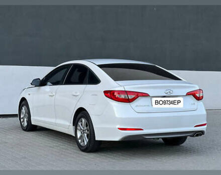 Белый Хендай Соната, объемом двигателя 2 л и пробегом 212 тыс. км за 11500 $, фото 2 на Automoto.ua