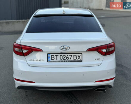 Білий Хендай Соната, об'ємом двигуна 2 л та пробігом 161 тис. км за 9999 $, фото 5 на Automoto.ua