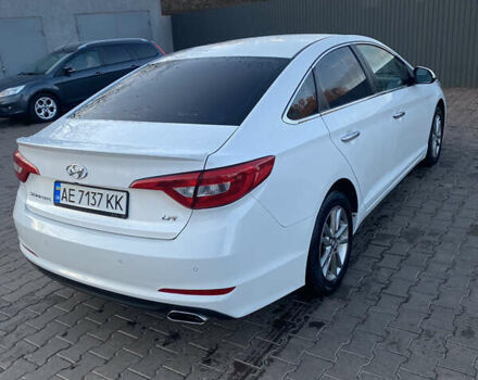 Белый Хендай Соната, объемом двигателя 2 л и пробегом 190 тыс. км за 11500 $, фото 3 на Automoto.ua