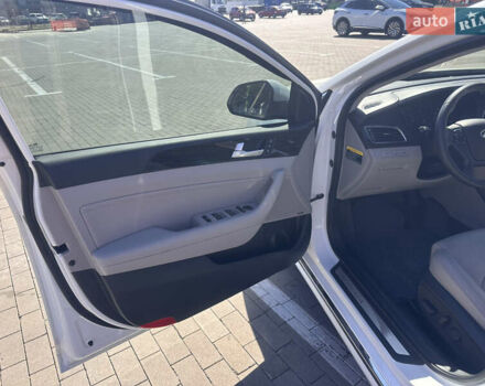 Белый Хендай Соната, объемом двигателя 2.36 л и пробегом 79 тыс. км за 17200 $, фото 8 на Automoto.ua