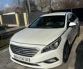 Белый Хендай Соната, объемом двигателя 2 л и пробегом 296 тыс. км за 8700 $, фото 1 на Automoto.ua