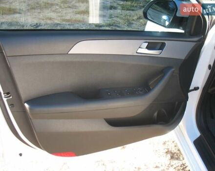 Білий Хендай Соната, об'ємом двигуна 2 л та пробігом 232 тис. км за 13600 $, фото 6 на Automoto.ua