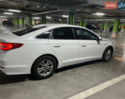 Белый Хендай Соната, объемом двигателя 2 л и пробегом 257 тыс. км за 9500 $, фото 1 на Automoto.ua