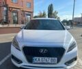 Белый Хендай Соната, объемом двигателя 2 л и пробегом 164 тыс. км за 13800 $, фото 1 на Automoto.ua