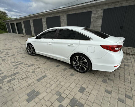 Белый Хендай Соната, объемом двигателя 2.36 л и пробегом 195 тыс. км за 8850 $, фото 1 на Automoto.ua