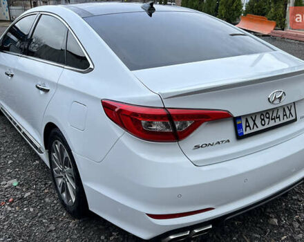 Белый Хендай Соната, объемом двигателя 2 л и пробегом 127 тыс. км за 13000 $, фото 3 на Automoto.ua