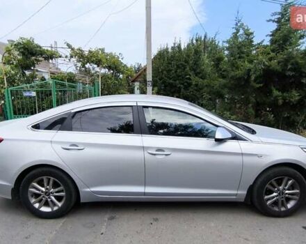 Белый Хендай Соната, объемом двигателя 2 л и пробегом 221 тыс. км за 12000 $, фото 3 на Automoto.ua