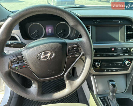 Белый Хендай Соната, объемом двигателя 2.36 л и пробегом 156 тыс. км за 11300 $, фото 7 на Automoto.ua