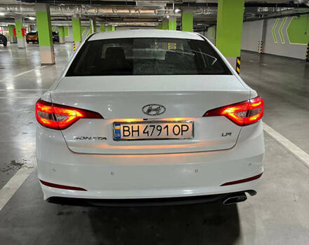 Белый Хендай Соната, объемом двигателя 2 л и пробегом 257 тыс. км за 9500 $, фото 2 на Automoto.ua