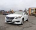 Белый Хендай Соната, объемом двигателя 2.4 л и пробегом 152 тыс. км за 10200 $, фото 1 на Automoto.ua