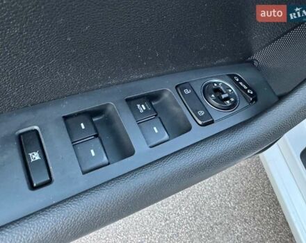 Білий Хендай Соната, об'ємом двигуна 2 л та пробігом 161 тис. км за 9999 $, фото 29 на Automoto.ua