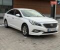 Белый Хендай Соната, объемом двигателя 2 л и пробегом 208 тыс. км за 10700 $, фото 1 на Automoto.ua