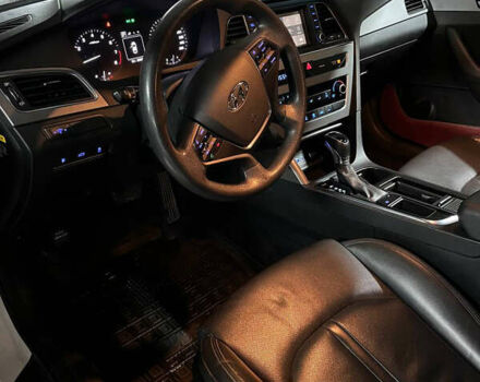 Белый Хендай Соната, объемом двигателя 2 л и пробегом 257 тыс. км за 9500 $, фото 6 на Automoto.ua