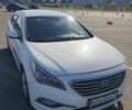 Белый Хендай Соната, объемом двигателя 2 л и пробегом 322 тыс. км за 8800 $, фото 1 на Automoto.ua