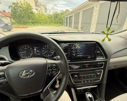 Белый Хендай Соната, объемом двигателя 2.36 л и пробегом 195 тыс. км за 8850 $, фото 21 на Automoto.ua