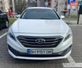 Белый Хендай Соната, объемом двигателя 2.36 л и пробегом 160 тыс. км за 10500 $, фото 1 на Automoto.ua