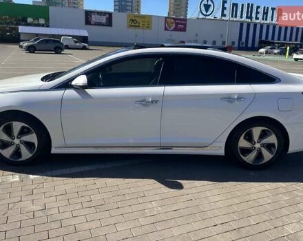 Белый Хендай Соната, объемом двигателя 2.36 л и пробегом 79 тыс. км за 17200 $, фото 3 на Automoto.ua