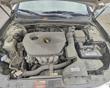 Білий Хендай Соната, об'ємом двигуна 2 л та пробігом 338 тис. км за 8500 $, фото 19 на Automoto.ua